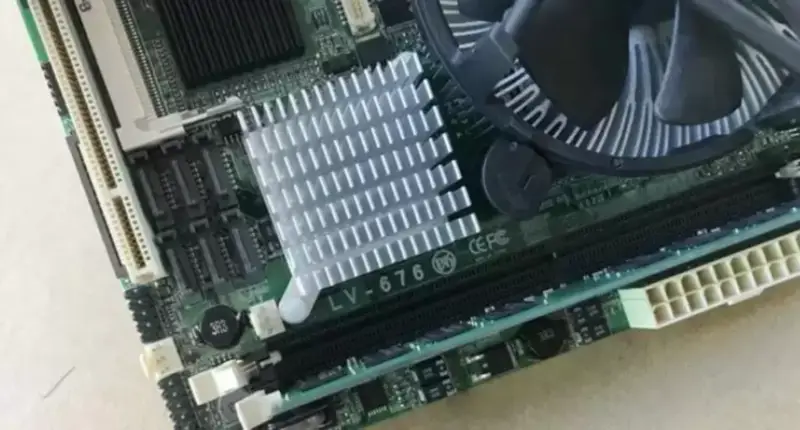 COMMELL LV-676 MiniITX Διπλή θύρα εργασίας 775 LVDS DVI VGA βιομηχανική μητρική πλακέτα