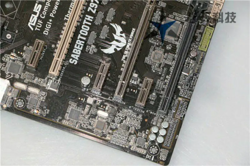 Μητρική πλακέτα Asus SABERTOOTHZ97