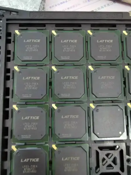 ΠΛΈΓΜΑ LFE3-70EA-6FN672I
