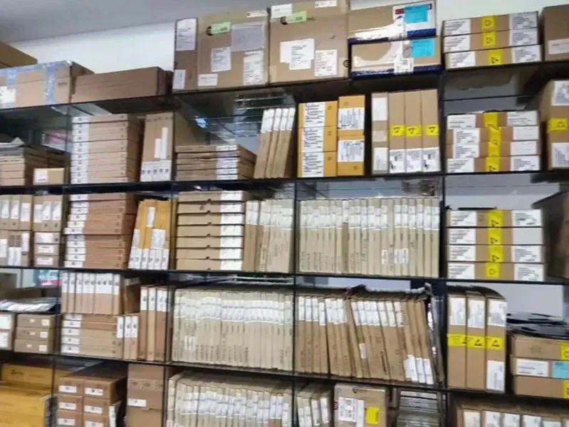 OMRON CJ1W-OC211