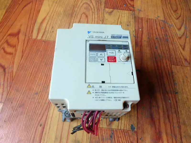 YASKAWA CIMR-J7AA40P7 0.75KW 380V
