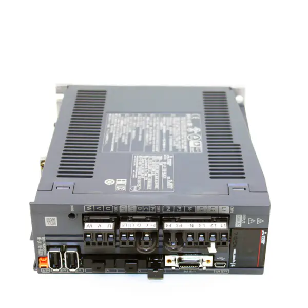 750W ελεγκτής CNC και μικροϋπολογιστές καθολικών σερβομηχανισμών Mitsubishi MR-J4-70B-RJ020