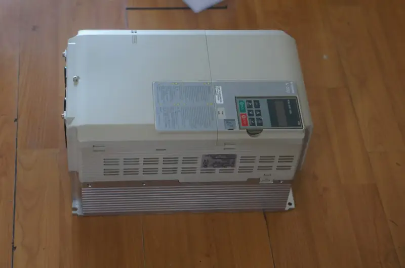 Yaskawa A1000 CIMR-AU4A0044FAA Μονάδα μεταβλητής συχνότητας Yaskawa A1000 CIMR-AU4A0044FAA