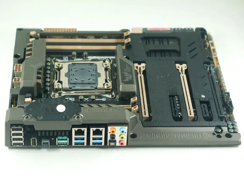 Μητρική πλακέτα Asus SABERTOOTH X99