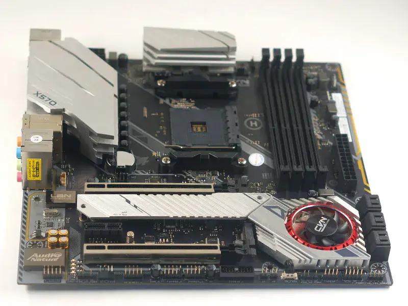 Πολύχρωμη μητρική κάρτα CVN X570M GAMING PRO V14