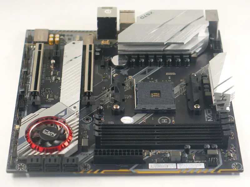 Πολύχρωμη μητρική κάρτα CVN X570M GAMING PRO V14
