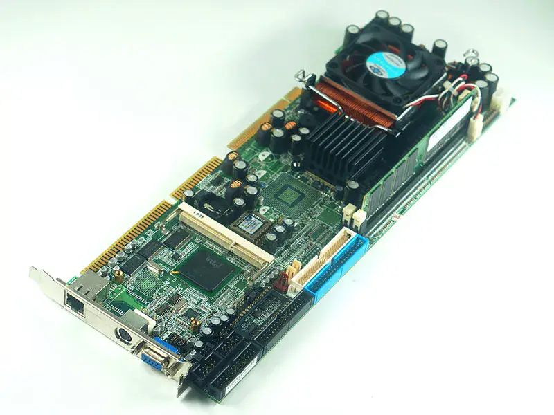 Μητρική πλακέτα ibase IB820H