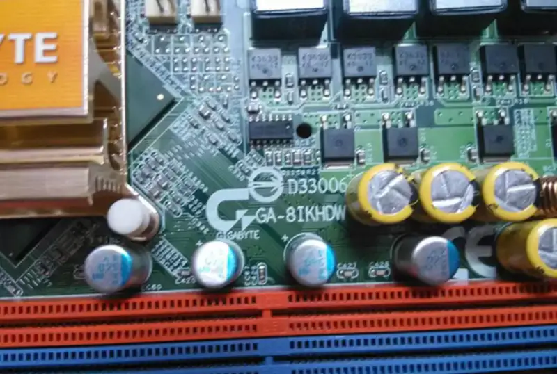 Μητρική κάρτα Gigabyte 8IKHDW