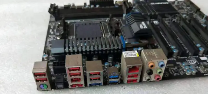 Μητρική κάρτα Gigabyte GA-990FXA-UD5 AM3+ DDR3