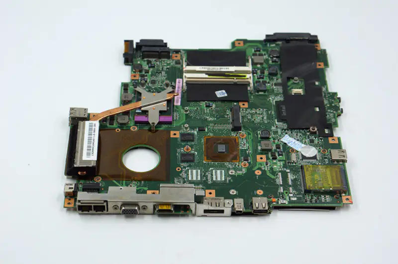 Asus M51TR με μητρική πλακέτα AMD