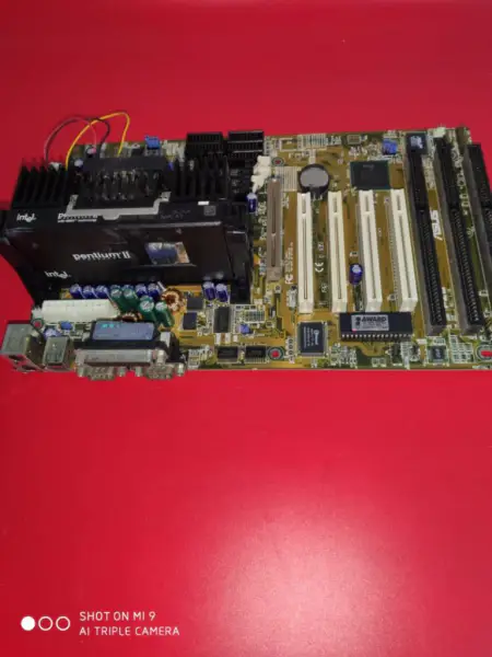 Μητρική πλακέτα Asus P2B