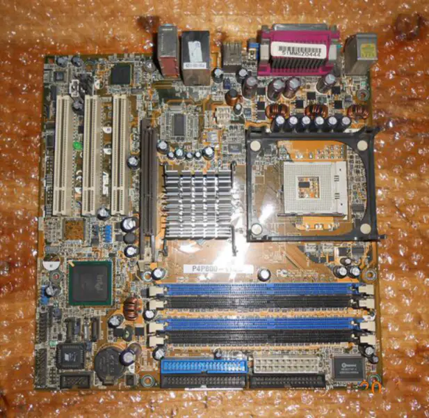 Μητρική πλακέτα Asus G32904-H17-A28 P4P800-VM/S P4P800-VM-EAYZ