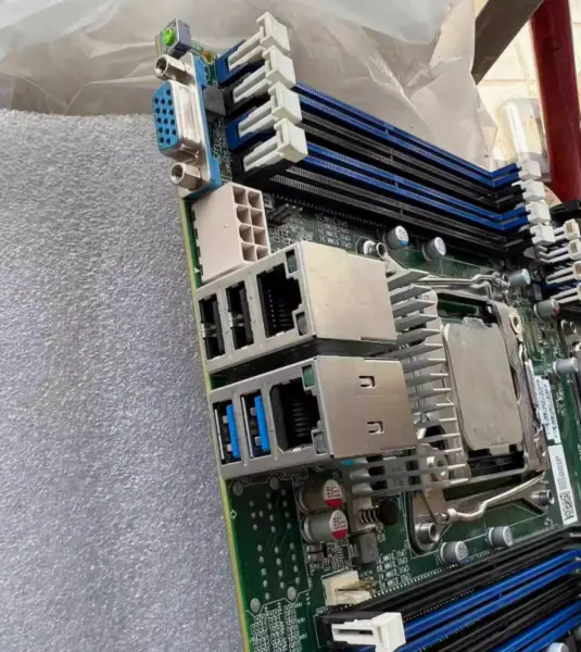 Tyan S7070GM2NR Motherboard
